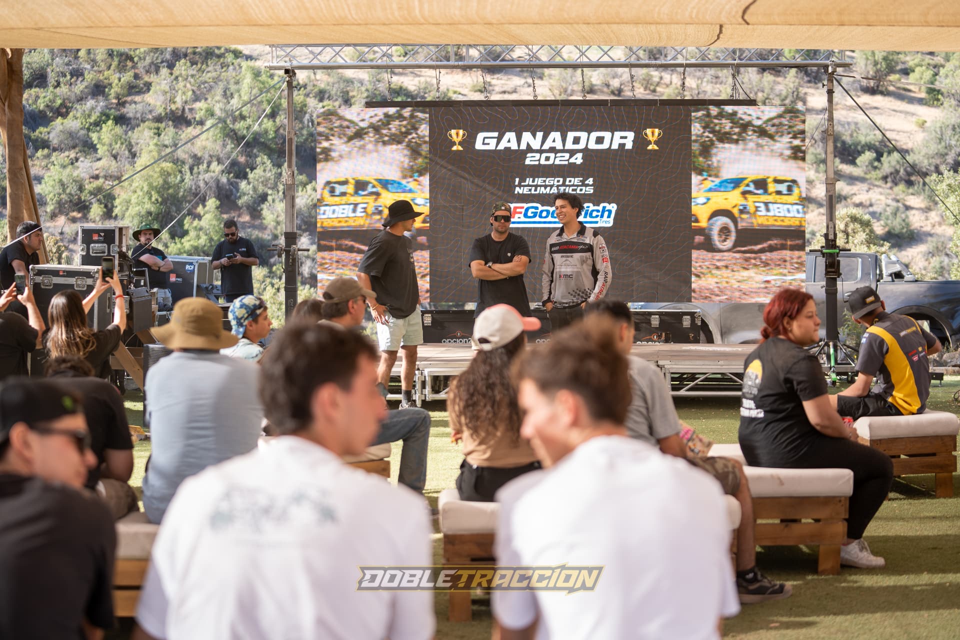 Premiación en el escenario del DOBLETRACCION FEST 2024