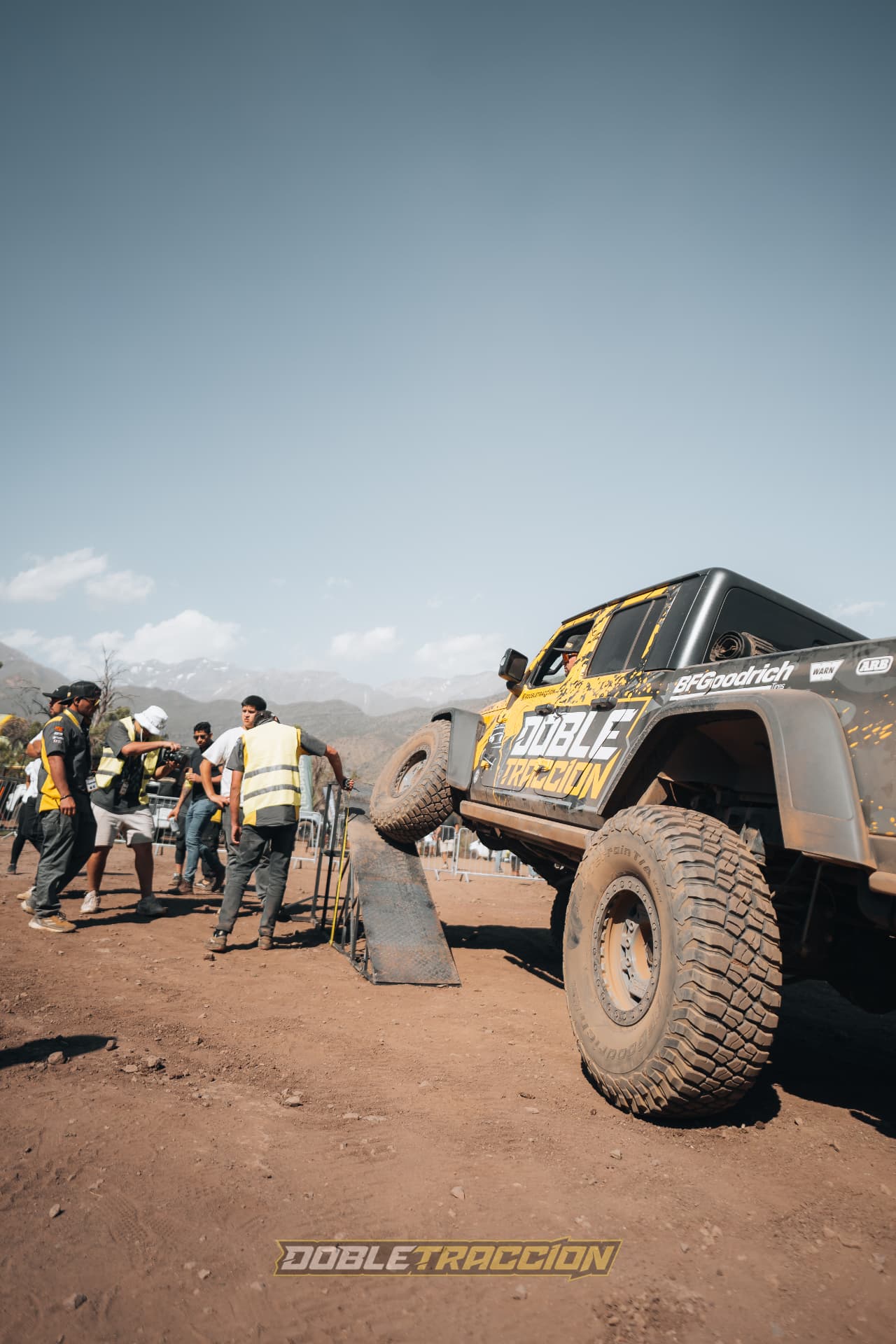 Jeep DOBLETRACCION by BFGoodrich enfrentando la rampa de Max Flex